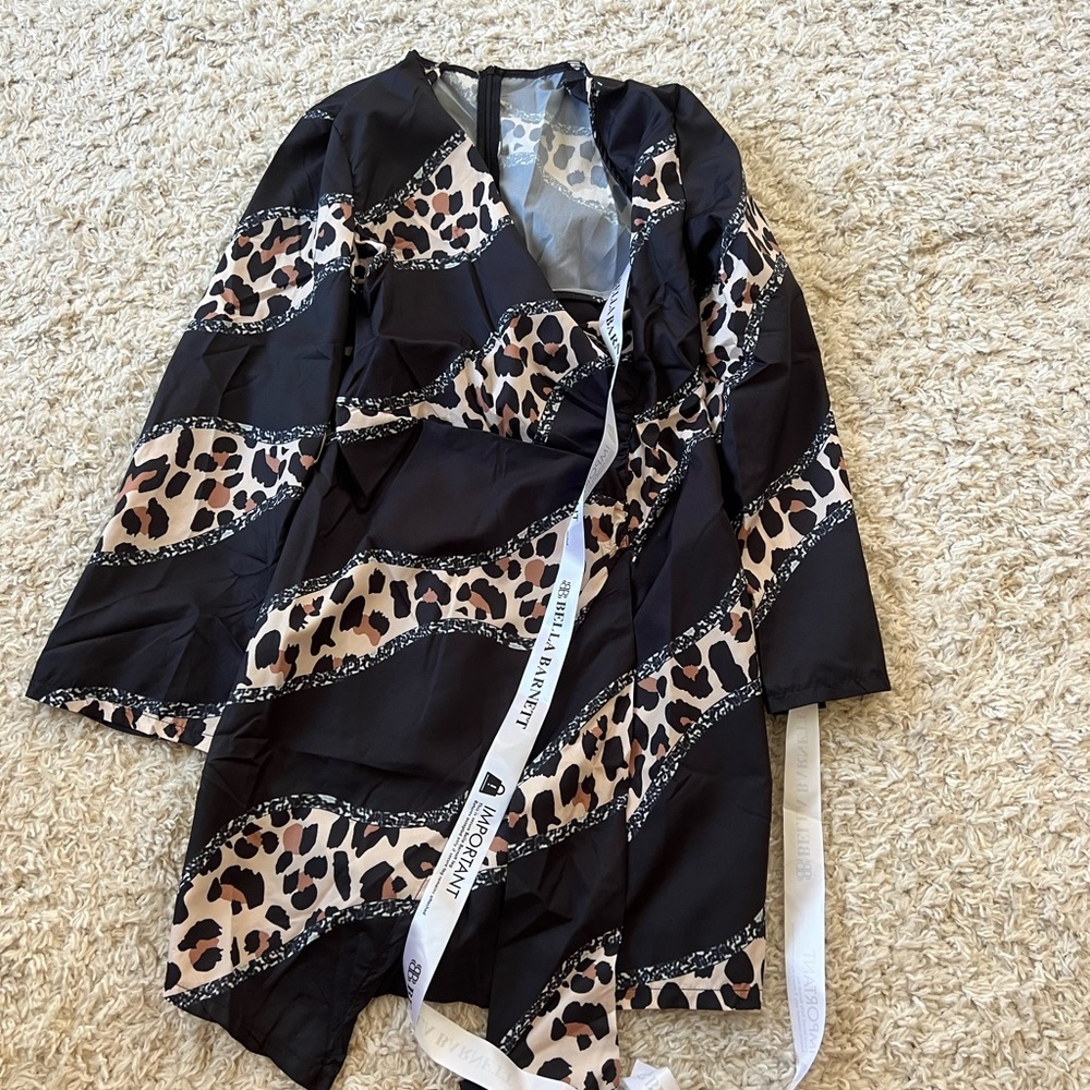Elegant Black and Leopard Print Long Sleeve Dress - Picture 3 of 4